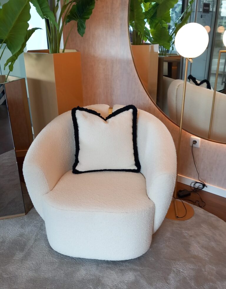 Omega Armchair | Interdesign