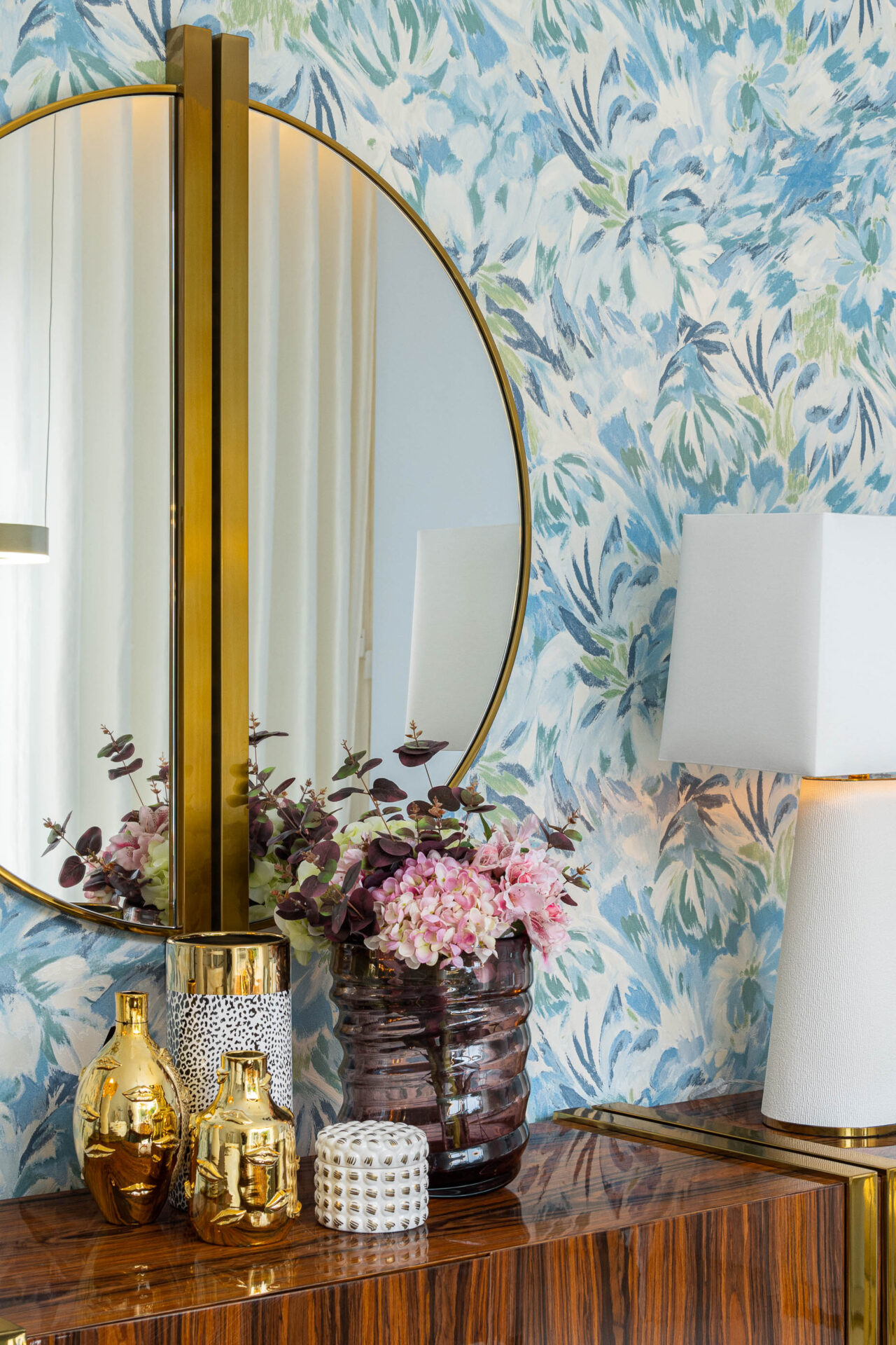 Omega Mirror | Interdesign