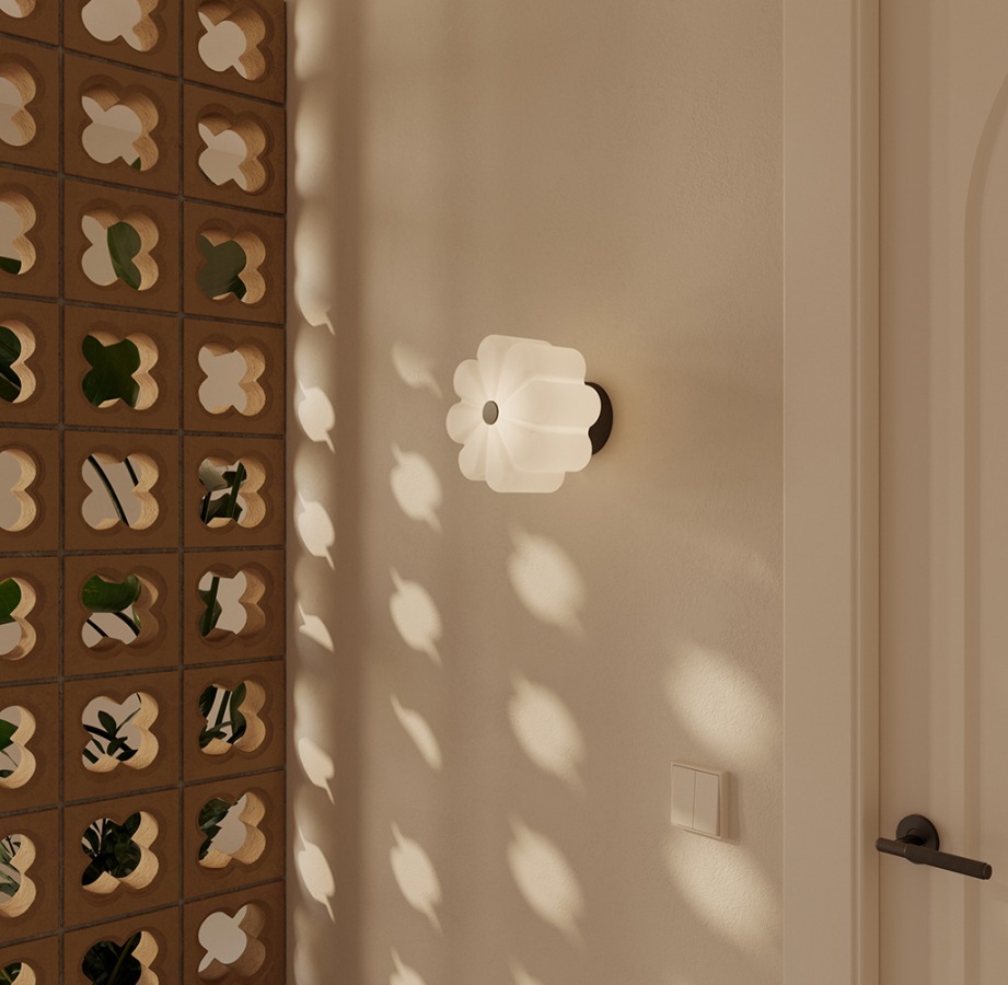 FLOW Flower Wall Lamp | Interdesign