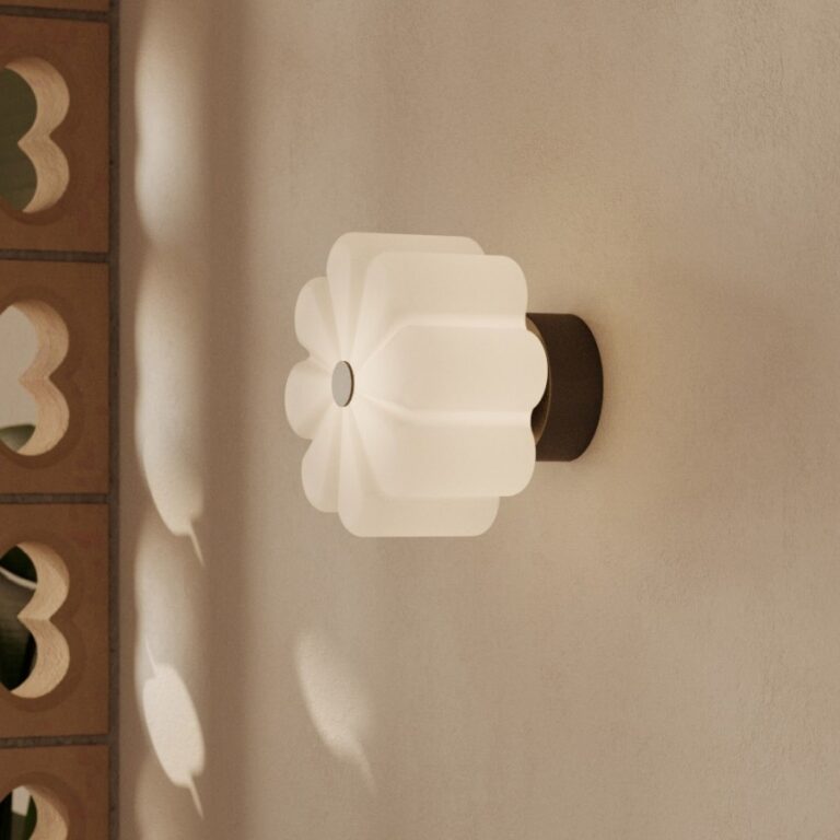 FLOW Flower Wall Lamp | Interdesign