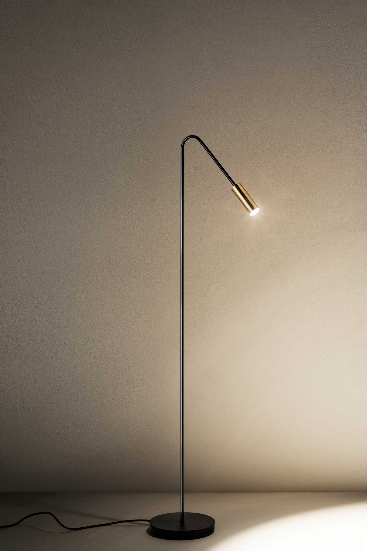 VOLTA Floor Lamp | Interdesign